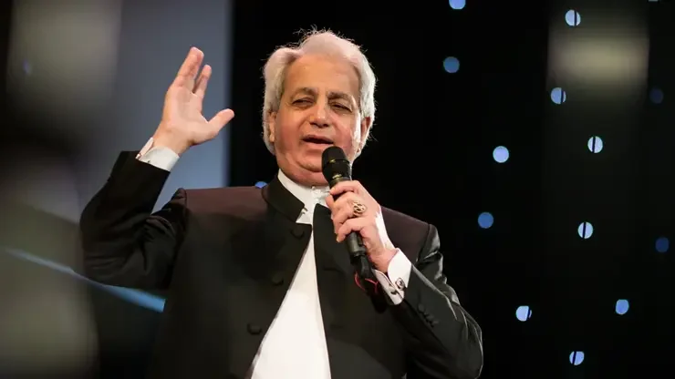 Justiça Bloqueia Bens de Benny Hinn por Dívida Milionária