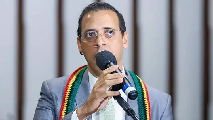 Bahia quer proibir “terapias de conversão” e impõe punições a práticas religiosas