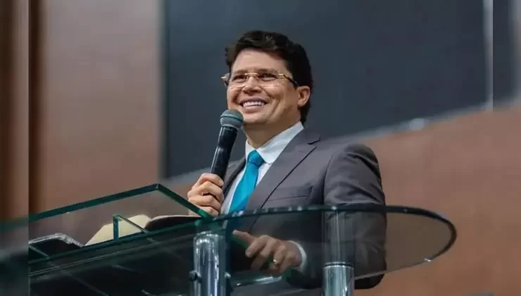 Pastor critica cantores evangélicos alegando que “falta respeito”