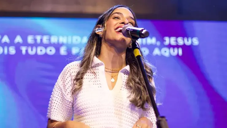 Júlia Cristiano Trajetória e Propósito na Adoração