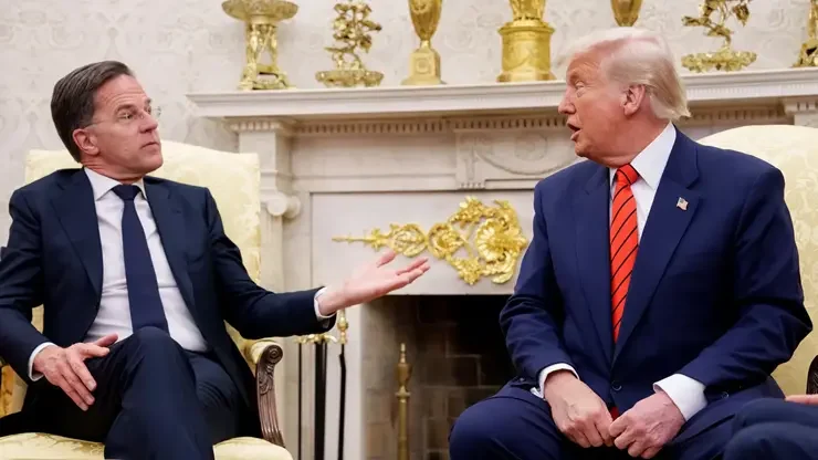 Trump ameaça Rússia com tarifa de 100% e endurece tom sobre guerra na Ucrânia