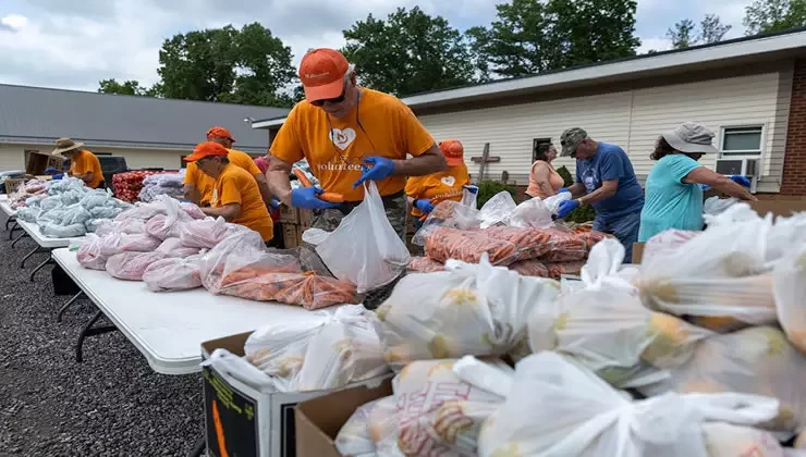 Cortes de Trump em programas de ajuda federal, leva sofrimento aos Bancos de alimentos de Ohio