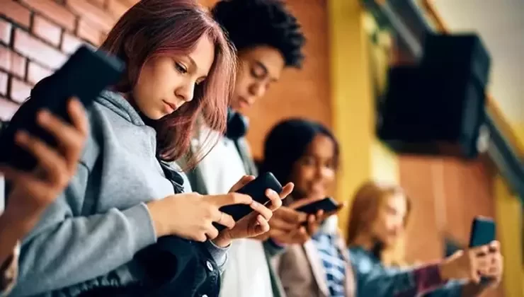 UE quer endurecer legislação para proteger menores nas redes sociais